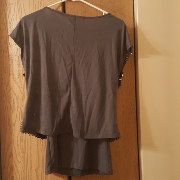 Ladies top - Picture 2 of 4